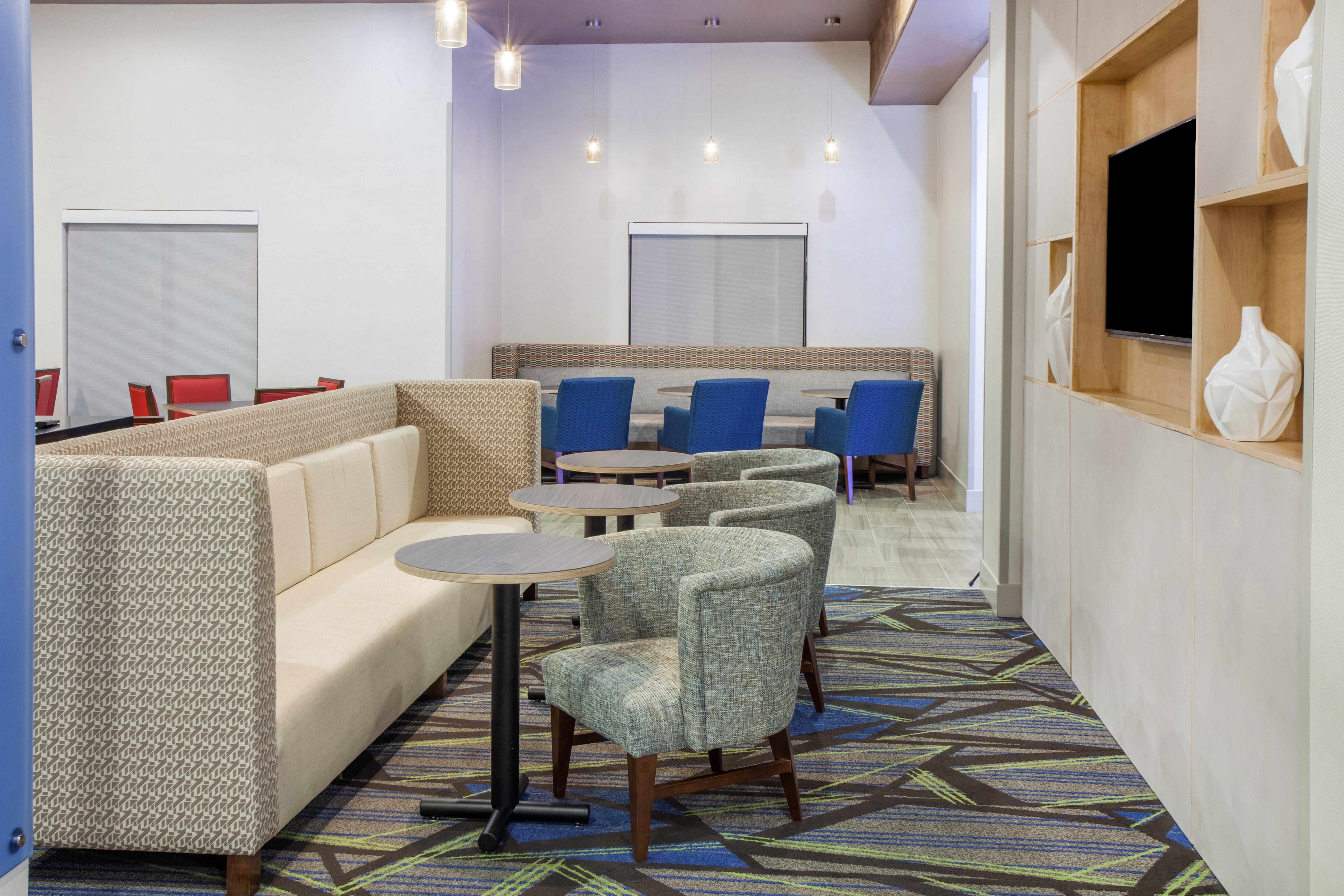 Holiday Inn Express & Suites Texarkana By Ihg Exterior photo