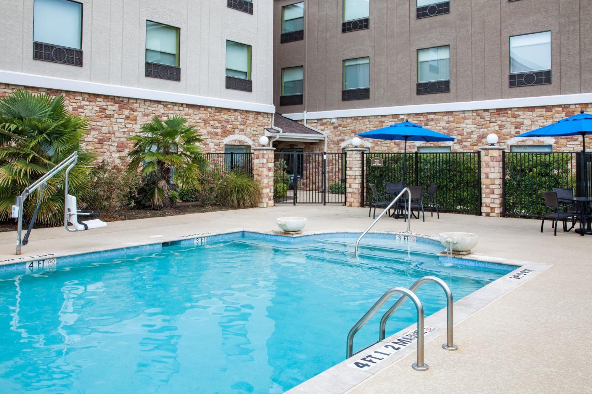 Holiday Inn Express & Suites Texarkana By Ihg Exterior photo