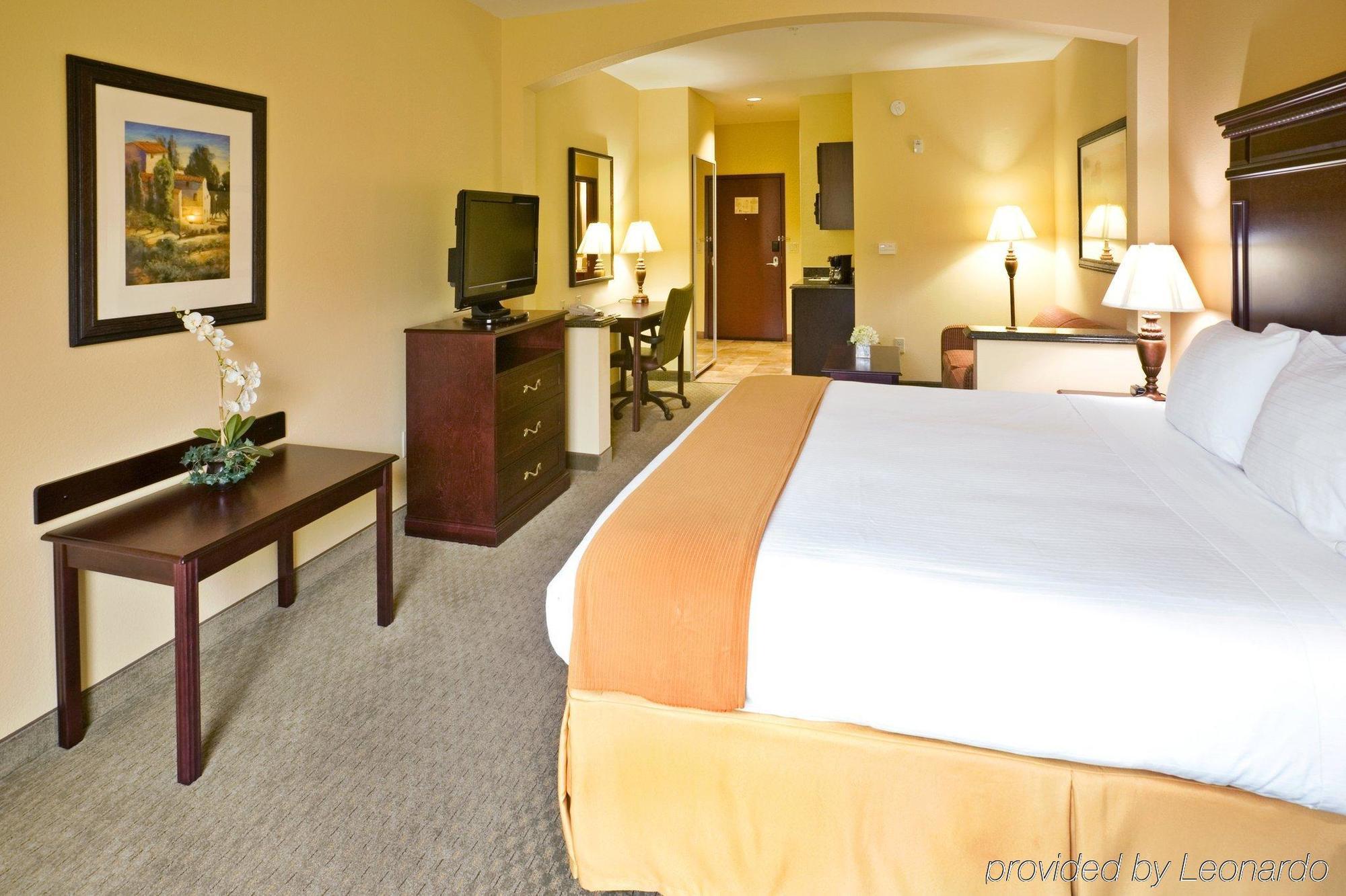 Holiday Inn Express & Suites Texarkana By Ihg Room photo
