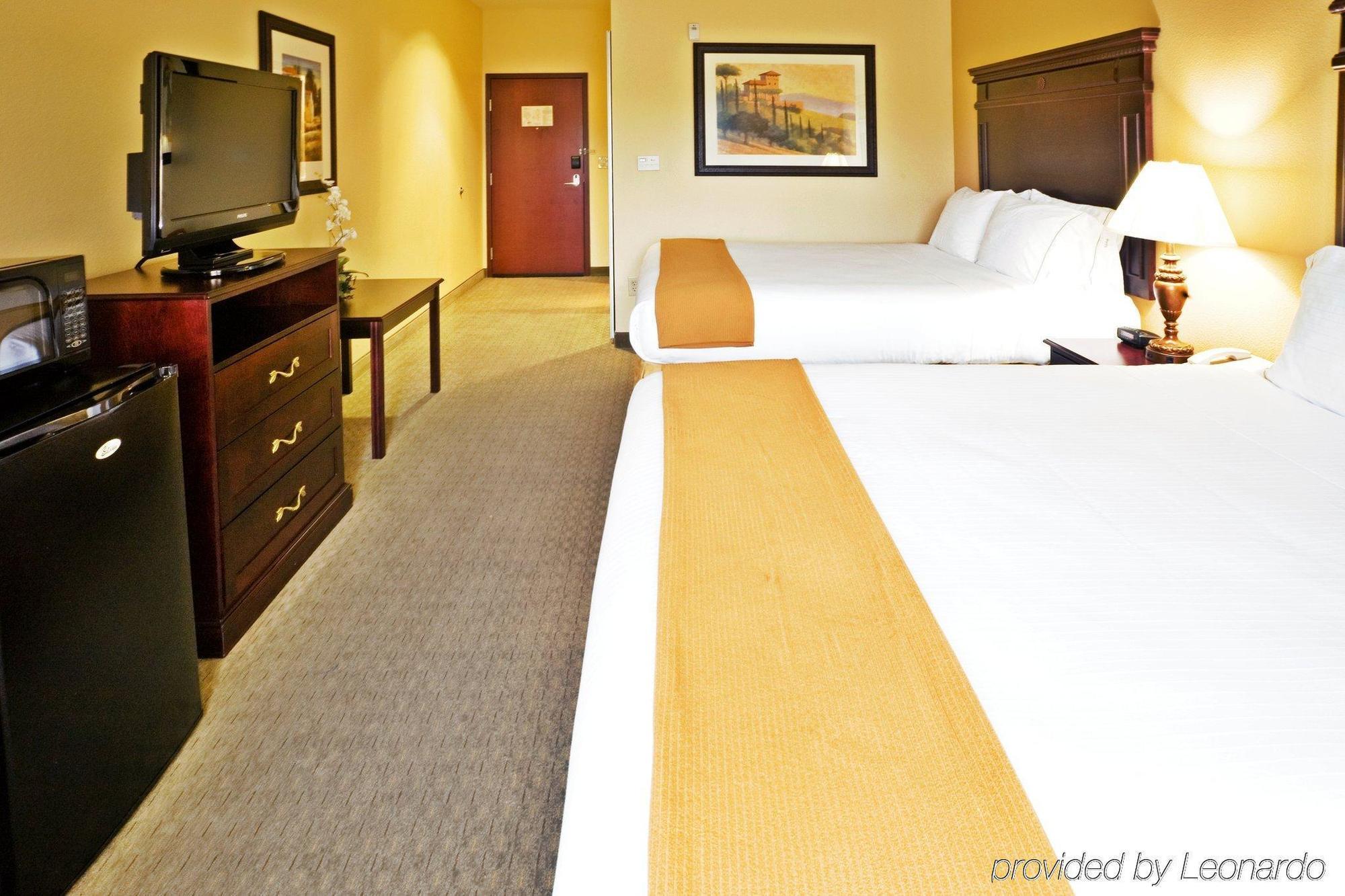 Holiday Inn Express & Suites Texarkana By Ihg Room photo