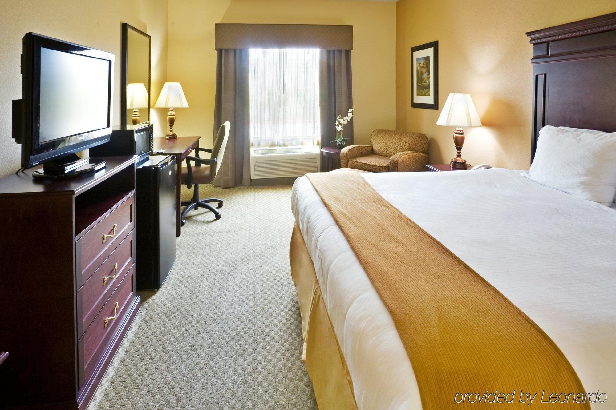 Holiday Inn Express & Suites Texarkana By Ihg Room photo