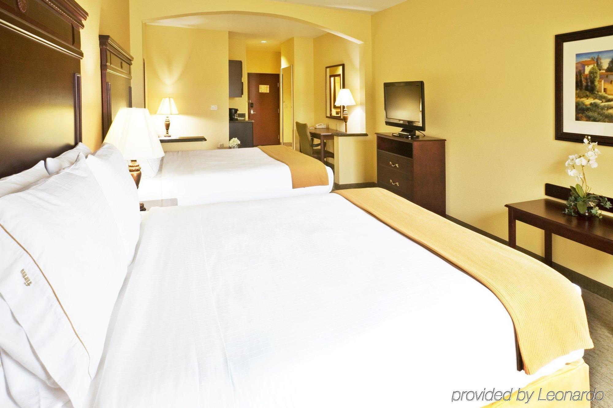 Holiday Inn Express & Suites Texarkana By Ihg Room photo
