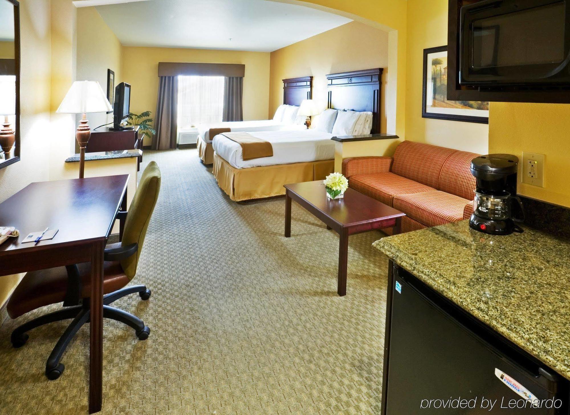 Holiday Inn Express & Suites Texarkana By Ihg Room photo