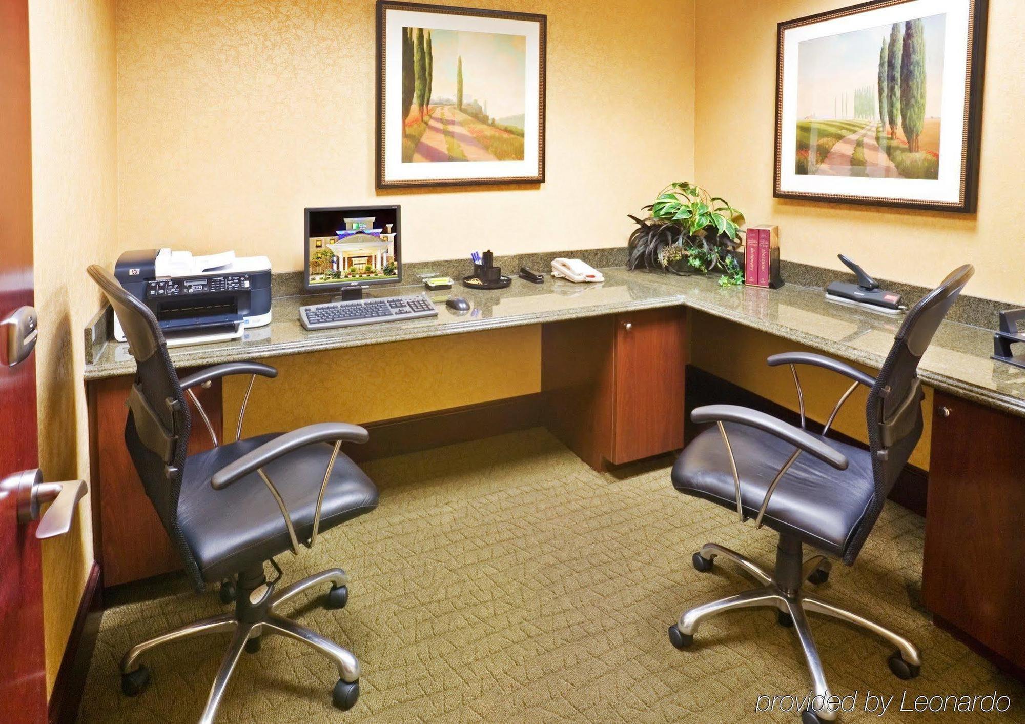 Holiday Inn Express & Suites Texarkana By Ihg Facilities photo