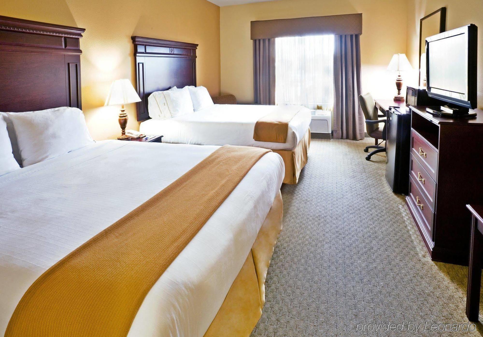 Holiday Inn Express & Suites Texarkana By Ihg Exterior photo
